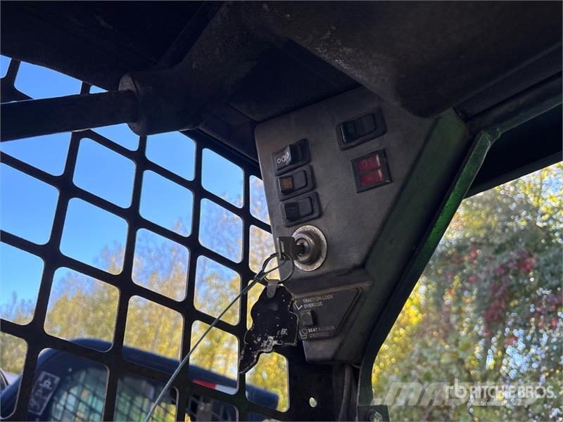 Bobcat 863 لوادر انزلاقية التوجيه