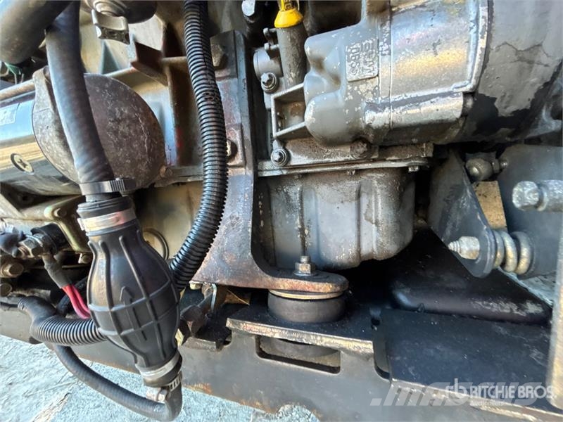 Bobcat 863 لوادر انزلاقية التوجيه