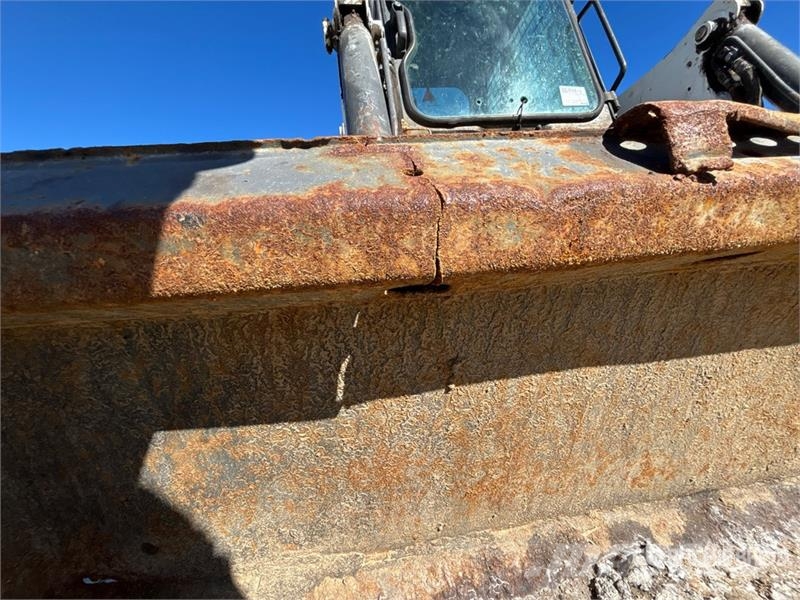 Bobcat 873 لوادر انزلاقية التوجيه