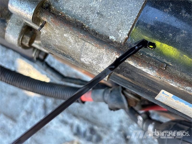 Bobcat 873 لوادر انزلاقية التوجيه