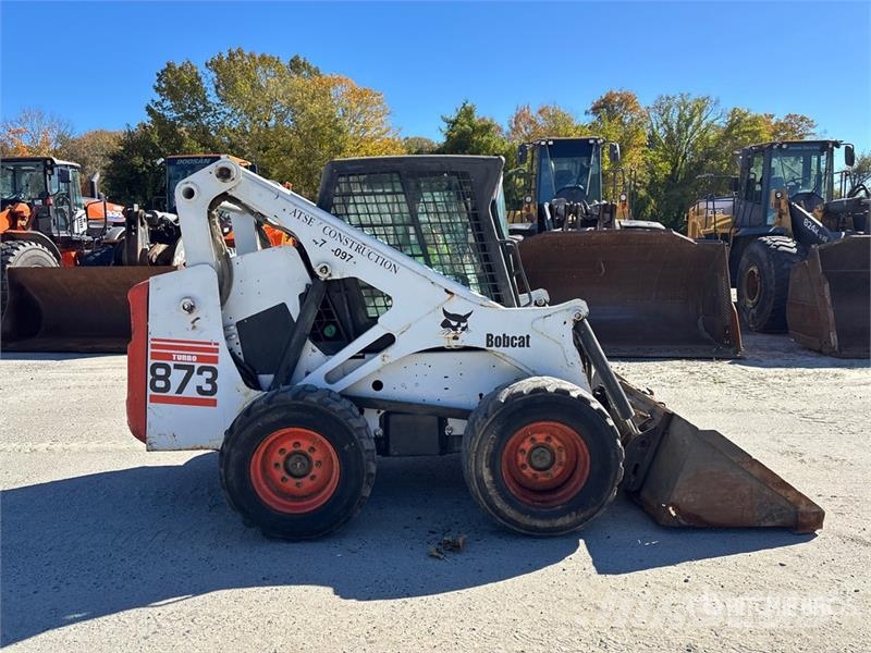 Bobcat 873 لوادر انزلاقية التوجيه