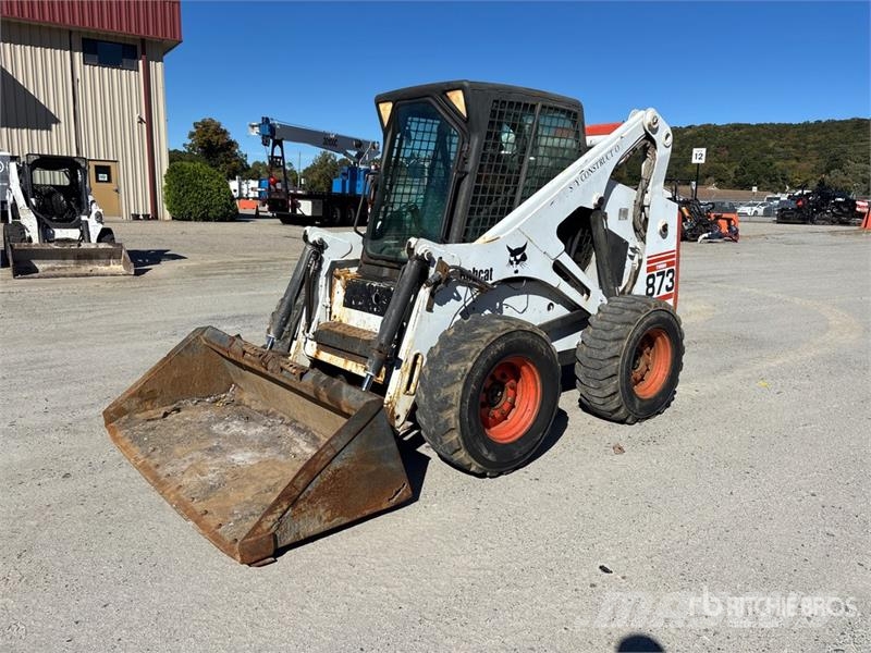 Bobcat 873 لوادر انزلاقية التوجيه