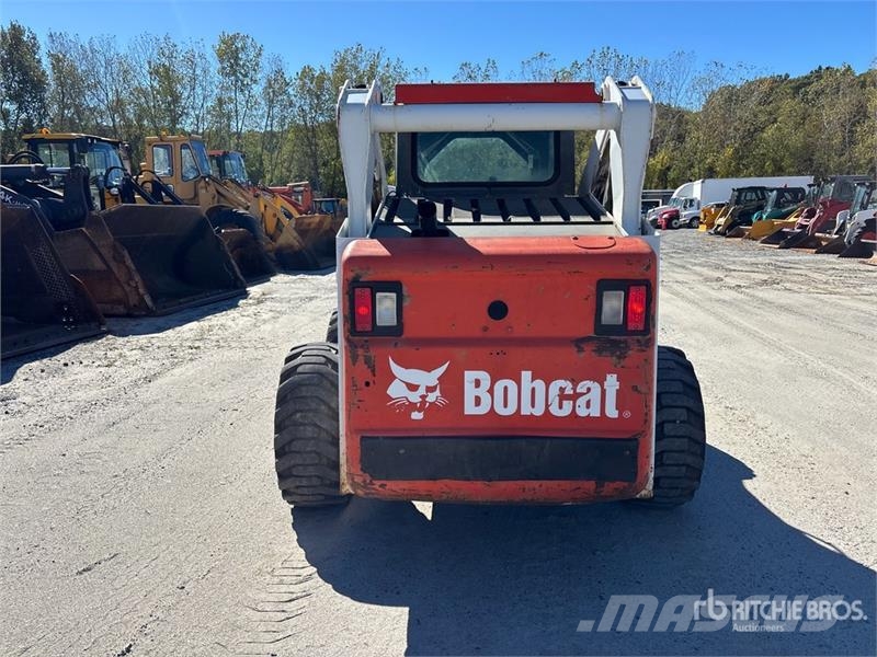 Bobcat 873 لوادر انزلاقية التوجيه