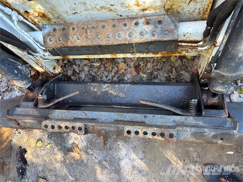 Bobcat 873 لوادر انزلاقية التوجيه