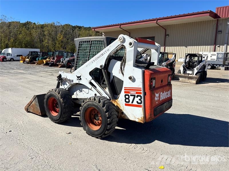 Bobcat 873 لوادر انزلاقية التوجيه