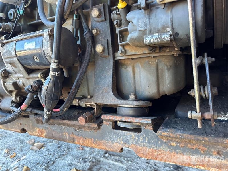 Bobcat 873 لوادر انزلاقية التوجيه