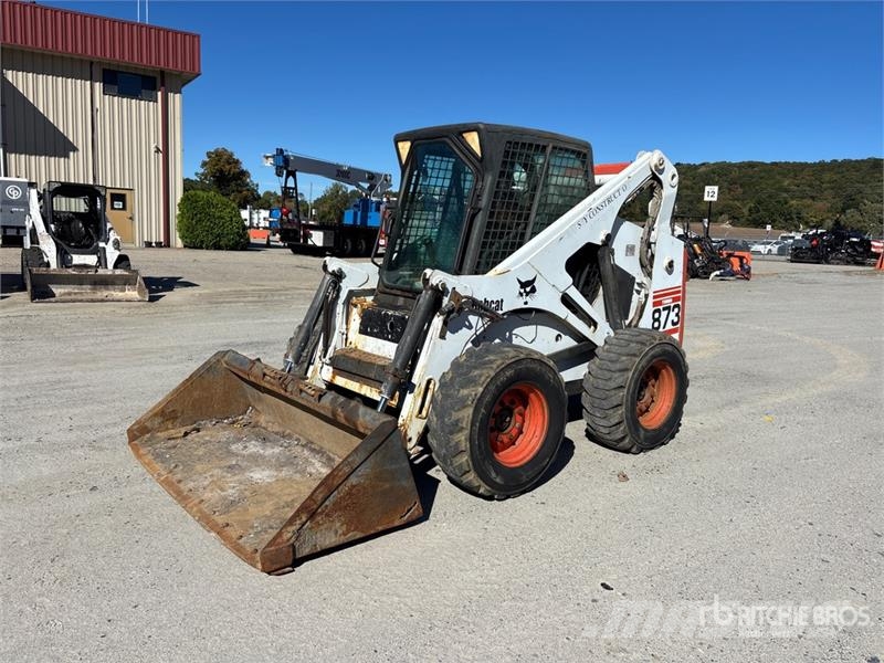 Bobcat 873 لوادر انزلاقية التوجيه