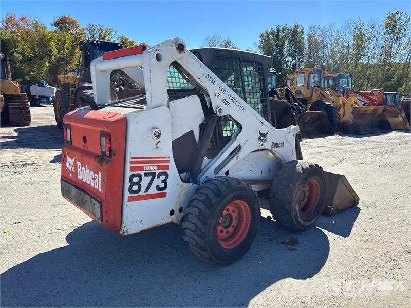 Bobcat 873 لوادر انزلاقية التوجيه