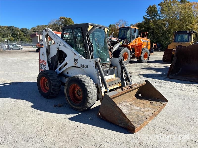 Bobcat 873 لوادر انزلاقية التوجيه