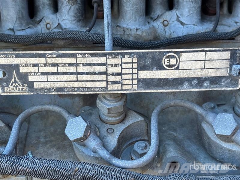 Bobcat 873 لوادر انزلاقية التوجيه