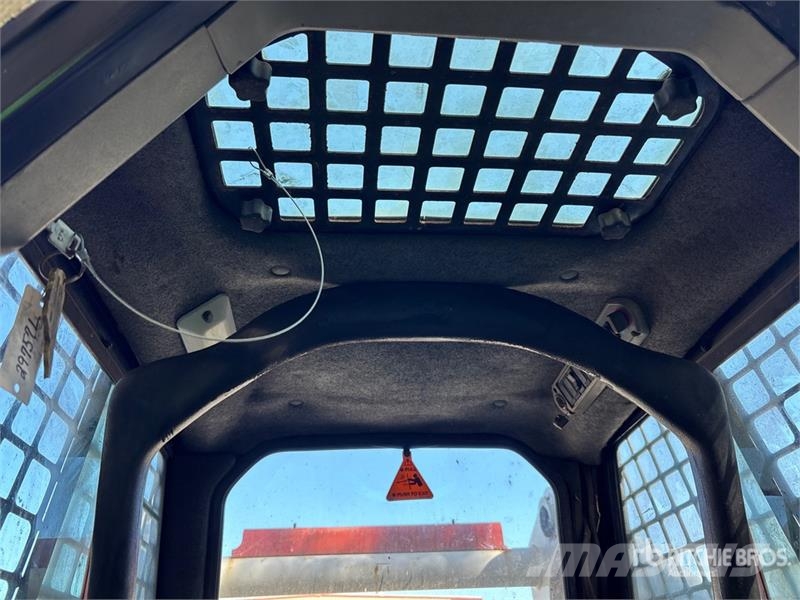 Bobcat 873 لوادر انزلاقية التوجيه