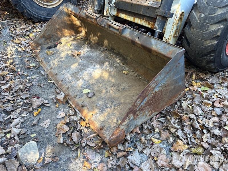 Bobcat 873 لوادر انزلاقية التوجيه