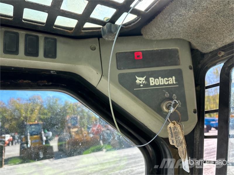 Bobcat 873 لوادر انزلاقية التوجيه