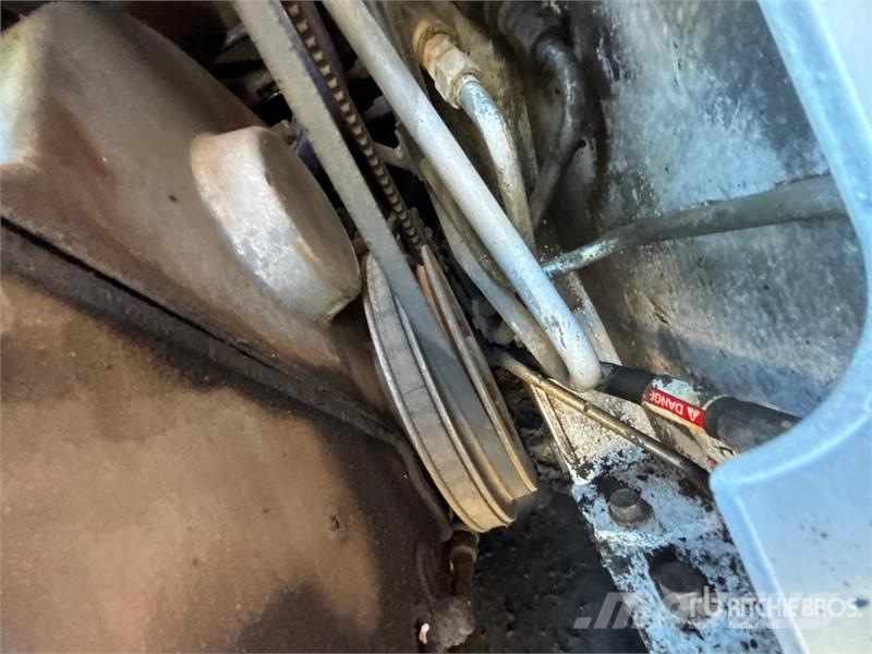 Bobcat 873 لوادر انزلاقية التوجيه
