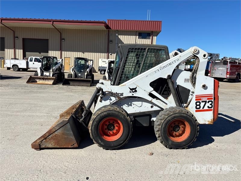 Bobcat 873 لوادر انزلاقية التوجيه