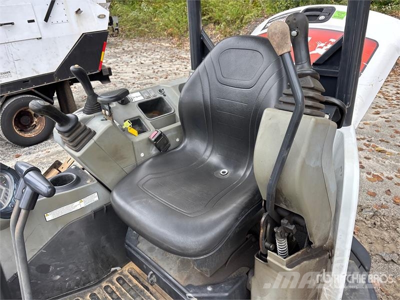 Bobcat E26 小型挖掘机
