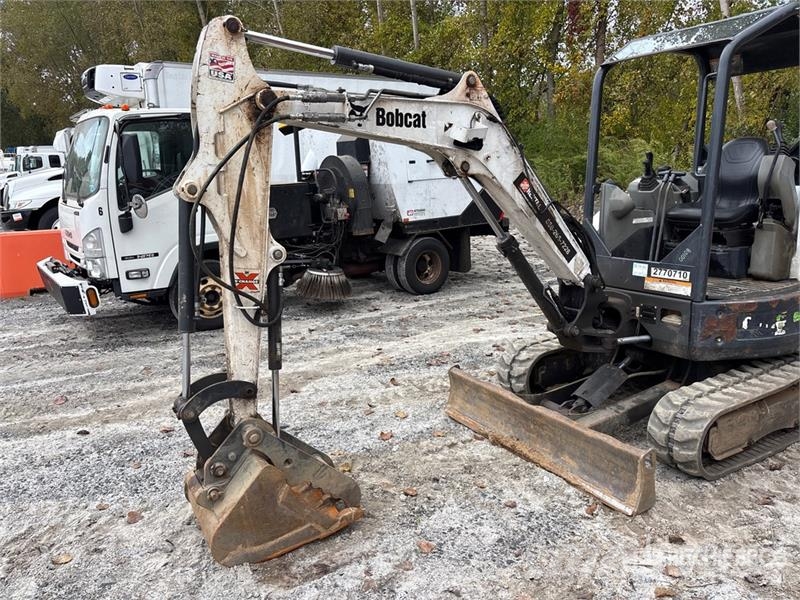 Bobcat E26 小型挖掘机