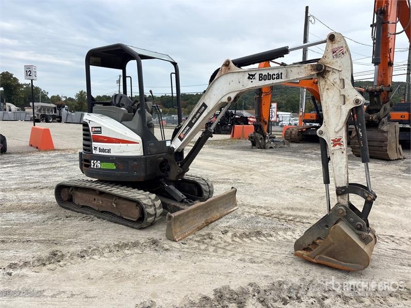 Bobcat E26 小型挖掘机