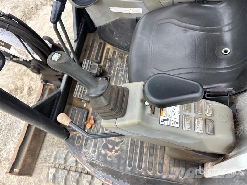 Bobcat E26 小型挖掘机