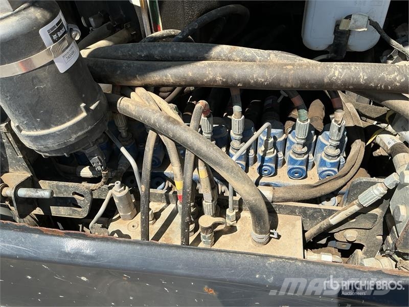 Bobcat E85 حفارات زحافة