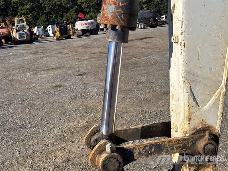 Bobcat E85 Lánctalpas kotrók