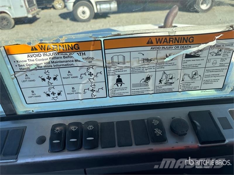 Bobcat E85 Lánctalpas kotrók