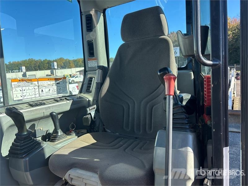 Bobcat E85 Lánctalpas kotrók