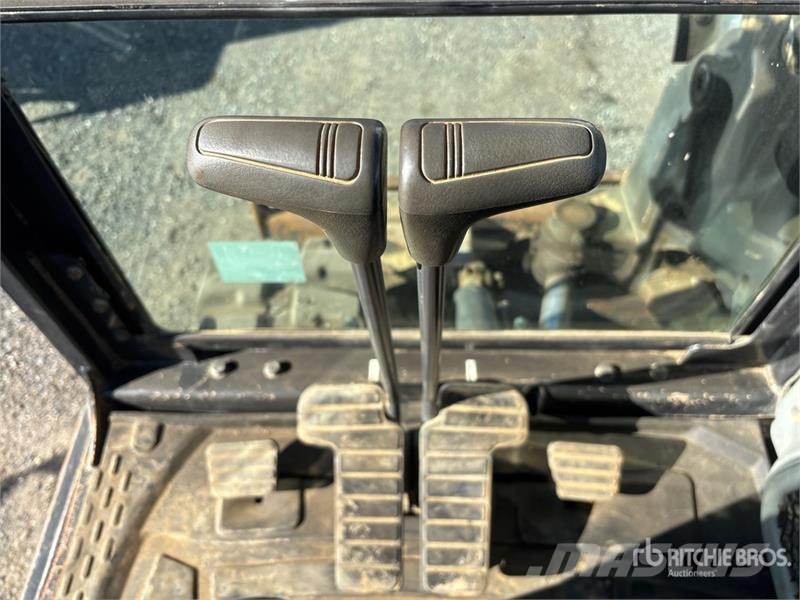 Bobcat E85 Lánctalpas kotrók