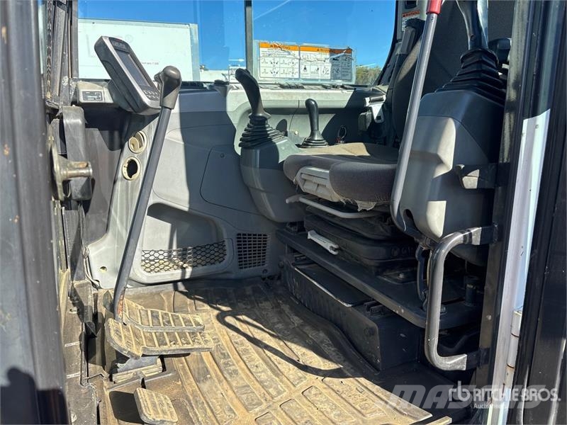 Bobcat E85 Lánctalpas kotrók