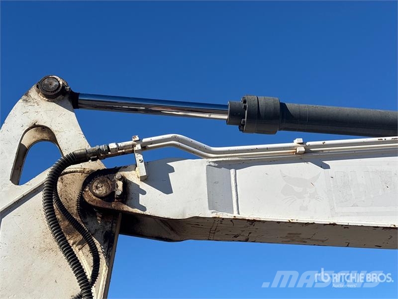 Bobcat E85 Lánctalpas kotrók