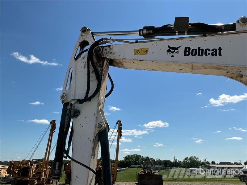 Bobcat E85 حفارات زحافة