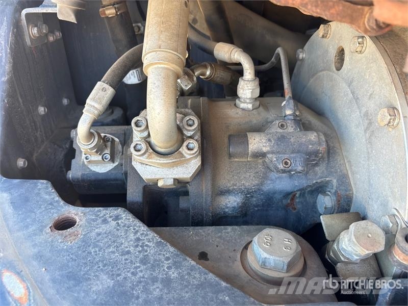 Bobcat E85 Lánctalpas kotrók