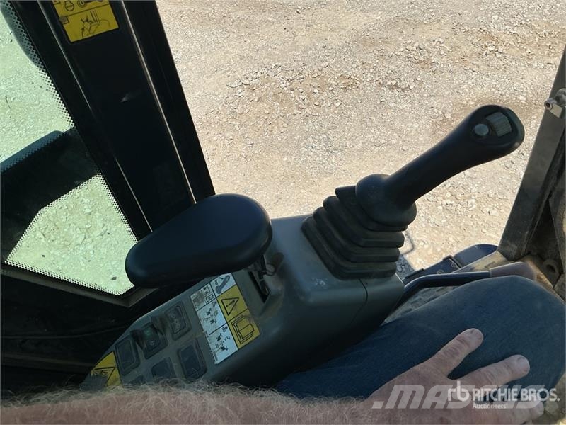Bobcat E85 حفارات زحافة