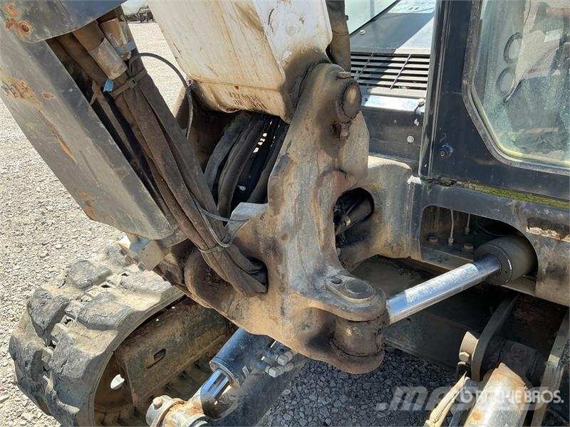 Bobcat E85 حفارات زحافة