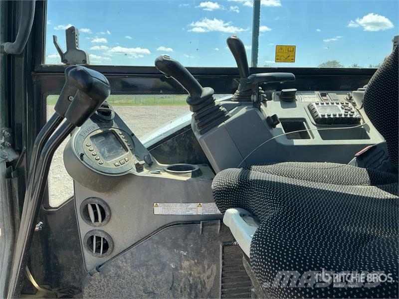 Bobcat E85 حفارات زحافة