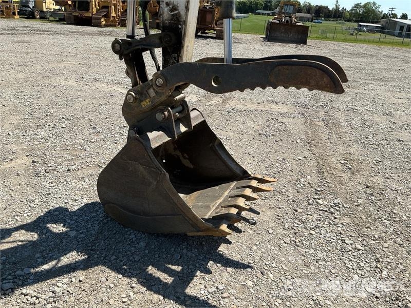 Bobcat E85 حفارات زحافة