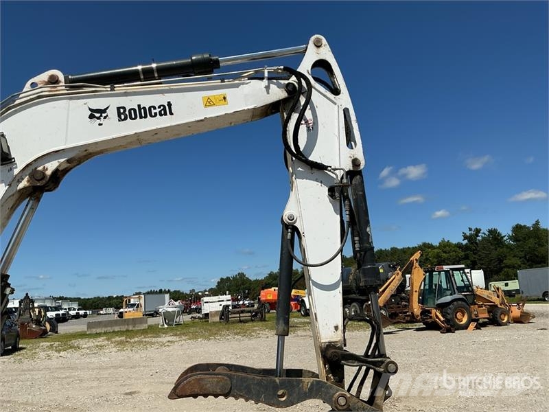 Bobcat E85 حفارات زحافة