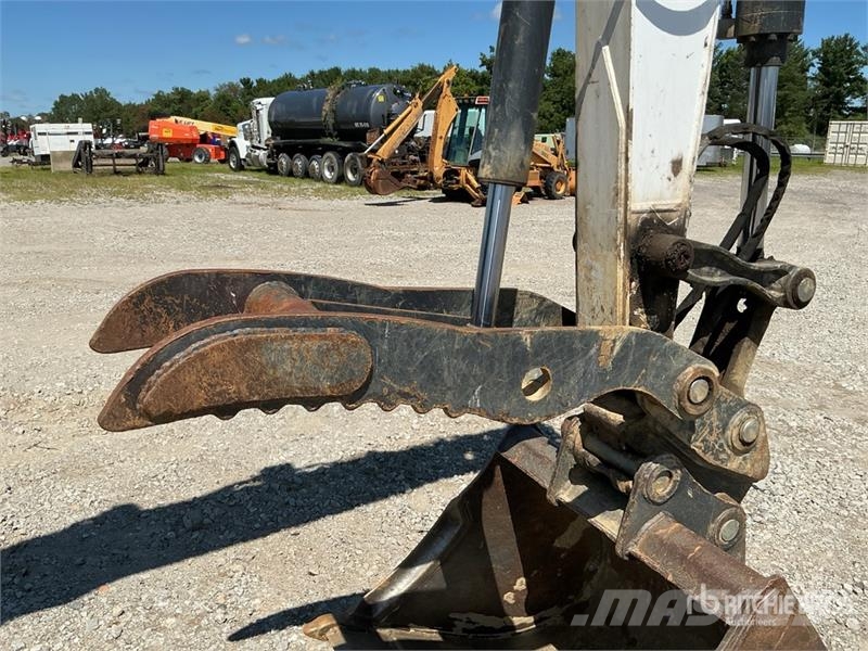 Bobcat E85 حفارات زحافة