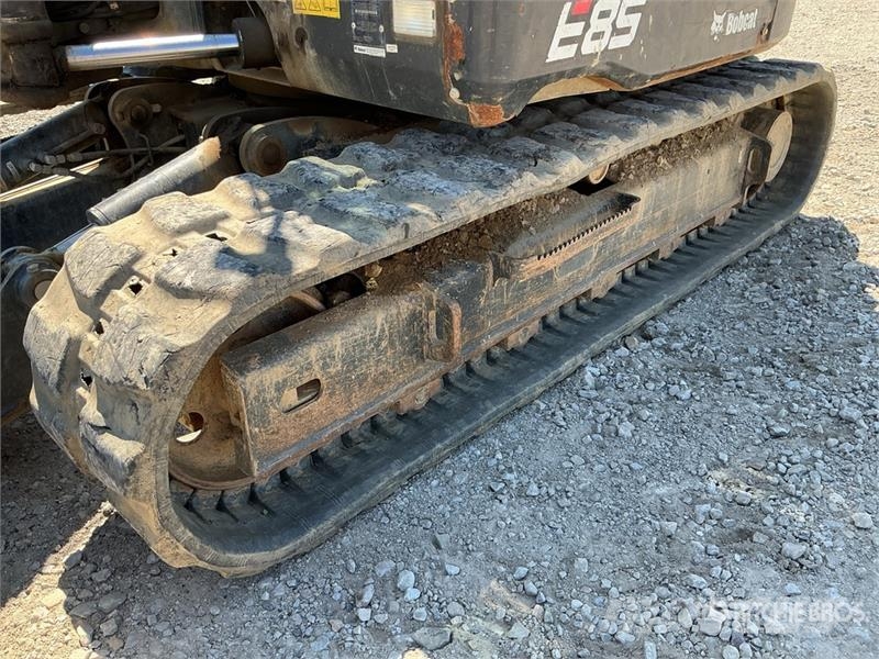 Bobcat E85 حفارات زحافة