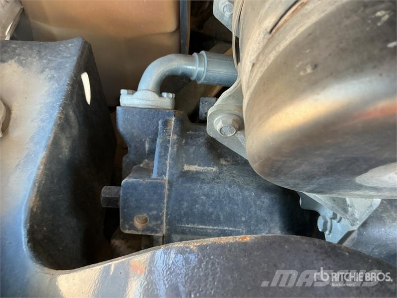 Bobcat E85 حفارات زحافة