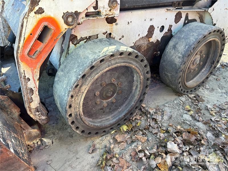 Bobcat S185 لوادر انزلاقية التوجيه