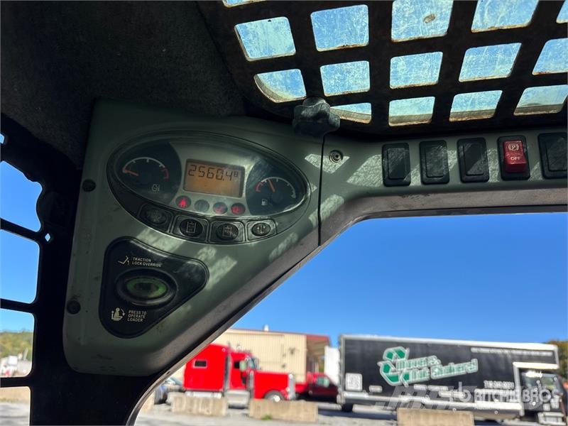 Bobcat S185 لوادر انزلاقية التوجيه