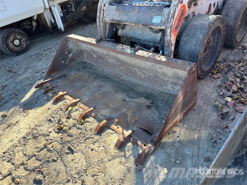 Bobcat S185 لوادر انزلاقية التوجيه
