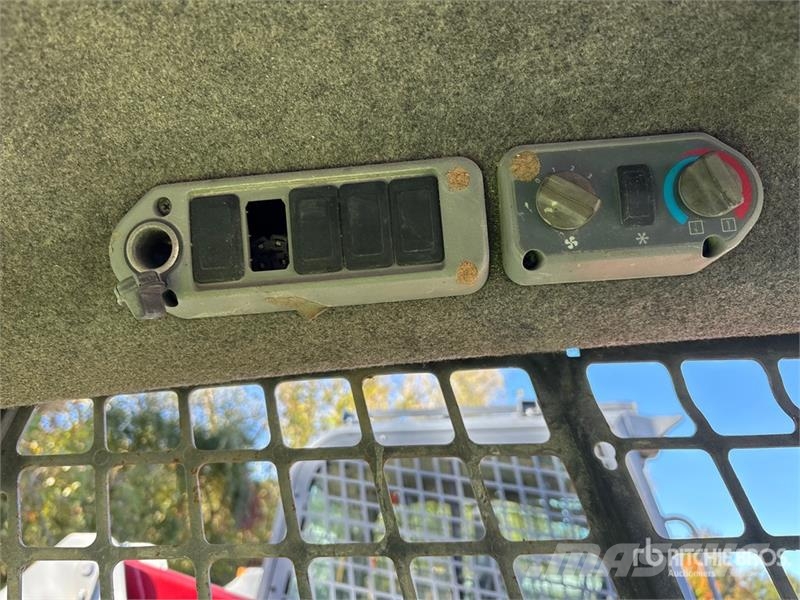 Bobcat S185 لوادر انزلاقية التوجيه