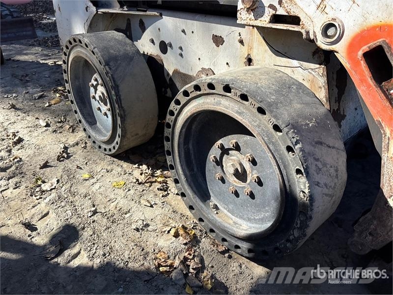 Bobcat S185 لوادر انزلاقية التوجيه