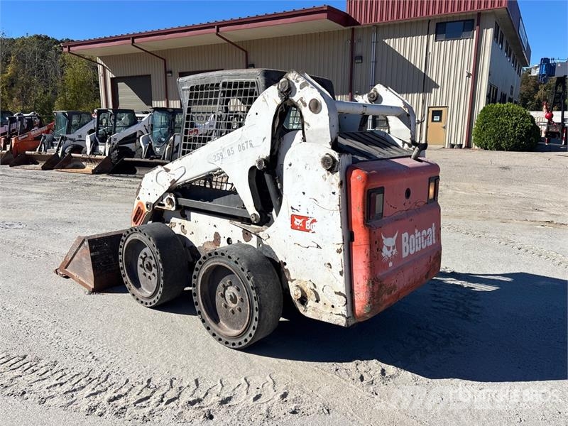 Bobcat S185 لوادر انزلاقية التوجيه