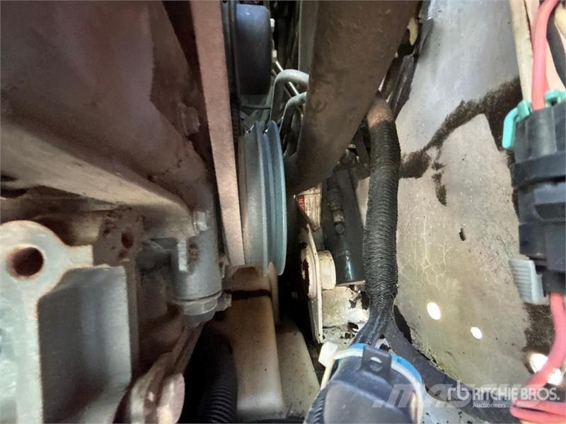 Bobcat S185 لوادر انزلاقية التوجيه