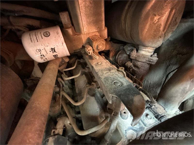 Bobcat S76 Two-Speed Skid Steer Loader (Inoperable) لوادر انزلاقية التوجيه
