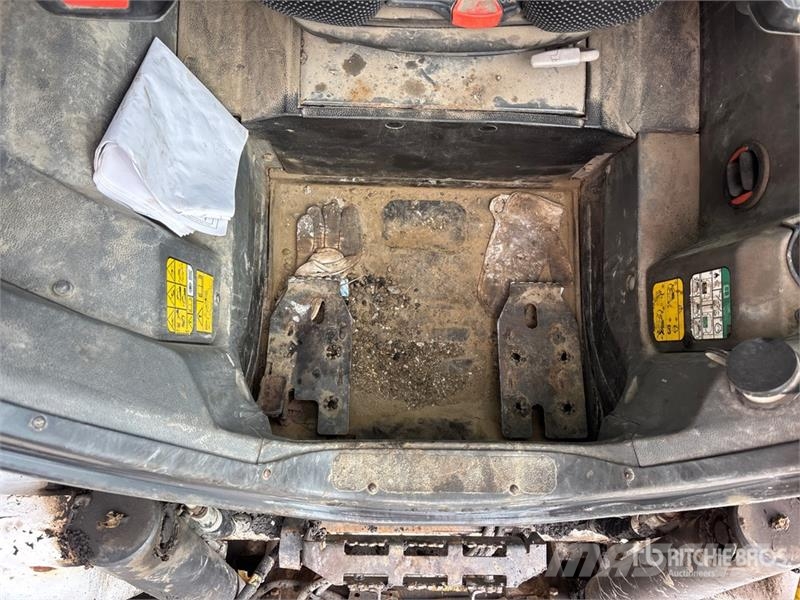 Bobcat S76 Two-Speed Skid Steer Loader (Inoperable) لوادر انزلاقية التوجيه