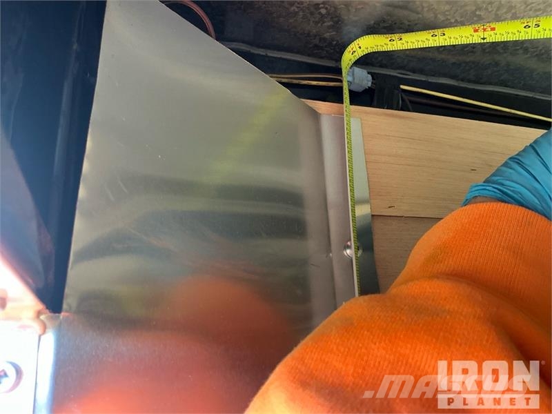 Bravo WX58SA 8 ft S/A Enclosed Trailer مقطورات ذات هيكل صندوقي